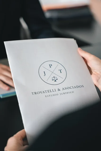 Carpeta institucional de Trovatelli & Asociados